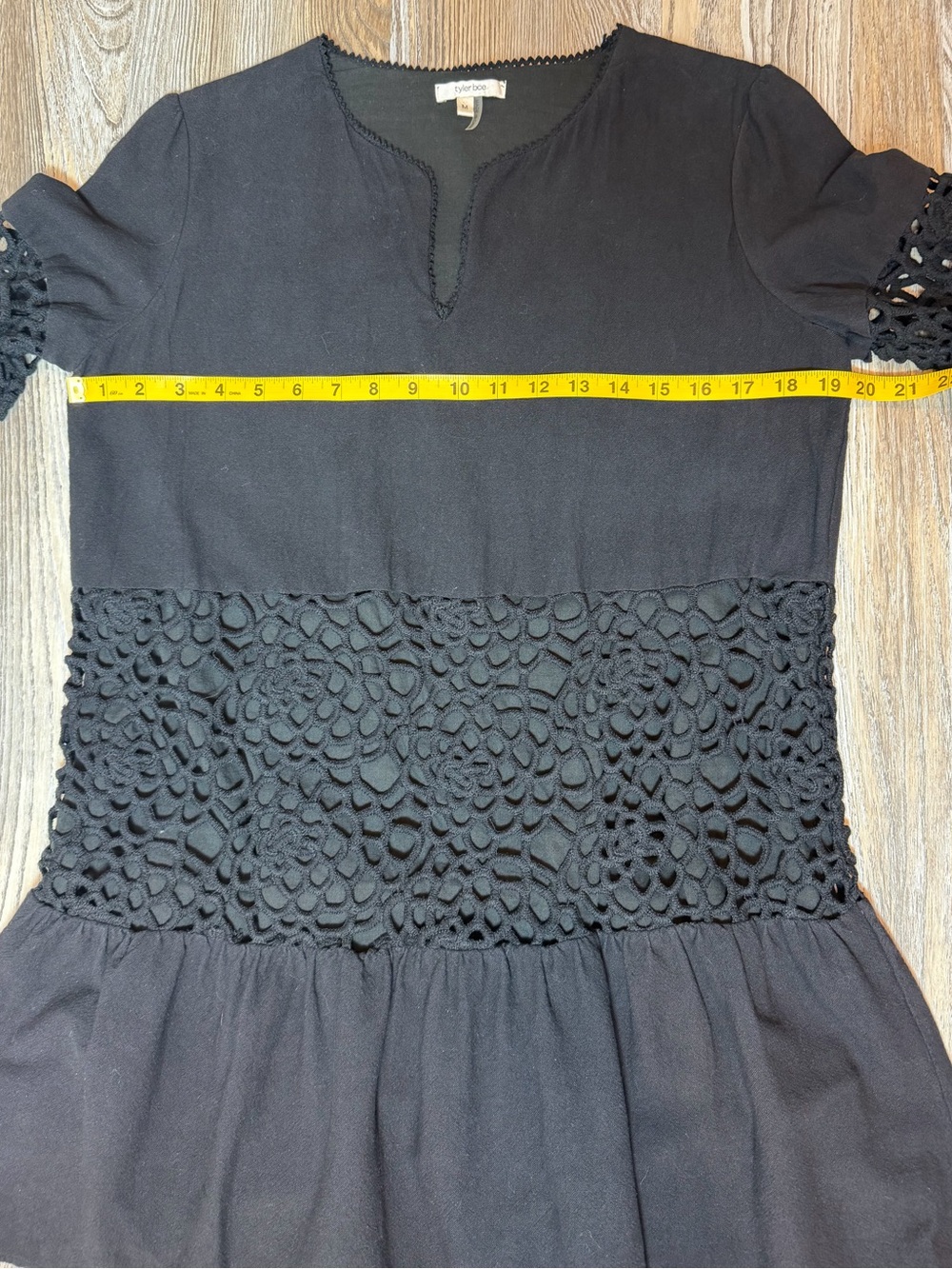 Tyler Böe Black Crochet Lace Insert V-Neck Sheath Dress Boho Size Medium - Picture 6 of 9